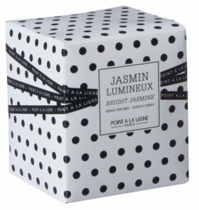 Bougie parfumée « Jasmin ». Dim. 7,5cm x H.8,5cm, 25 € (Point à la Ligne).